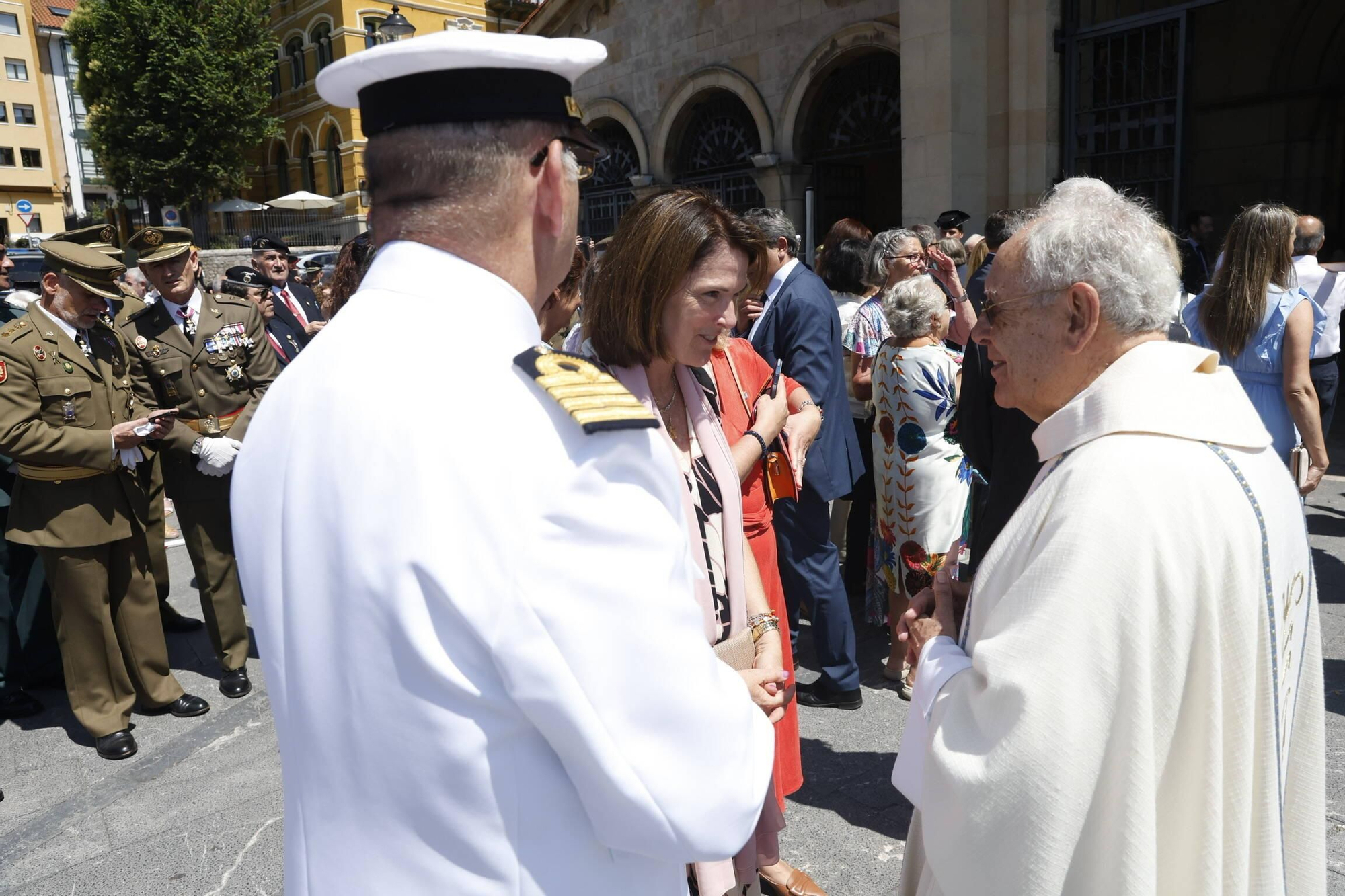 La misa con la Armada y la ofrenda floral del Carmen en Gijón, en imágenes