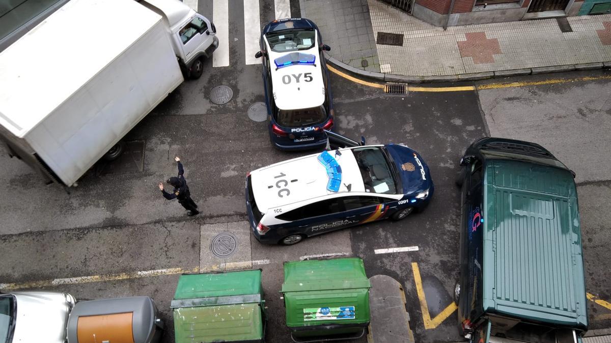 Localizan en una vivienda de la calle San José a un varón que llevaba días muerto