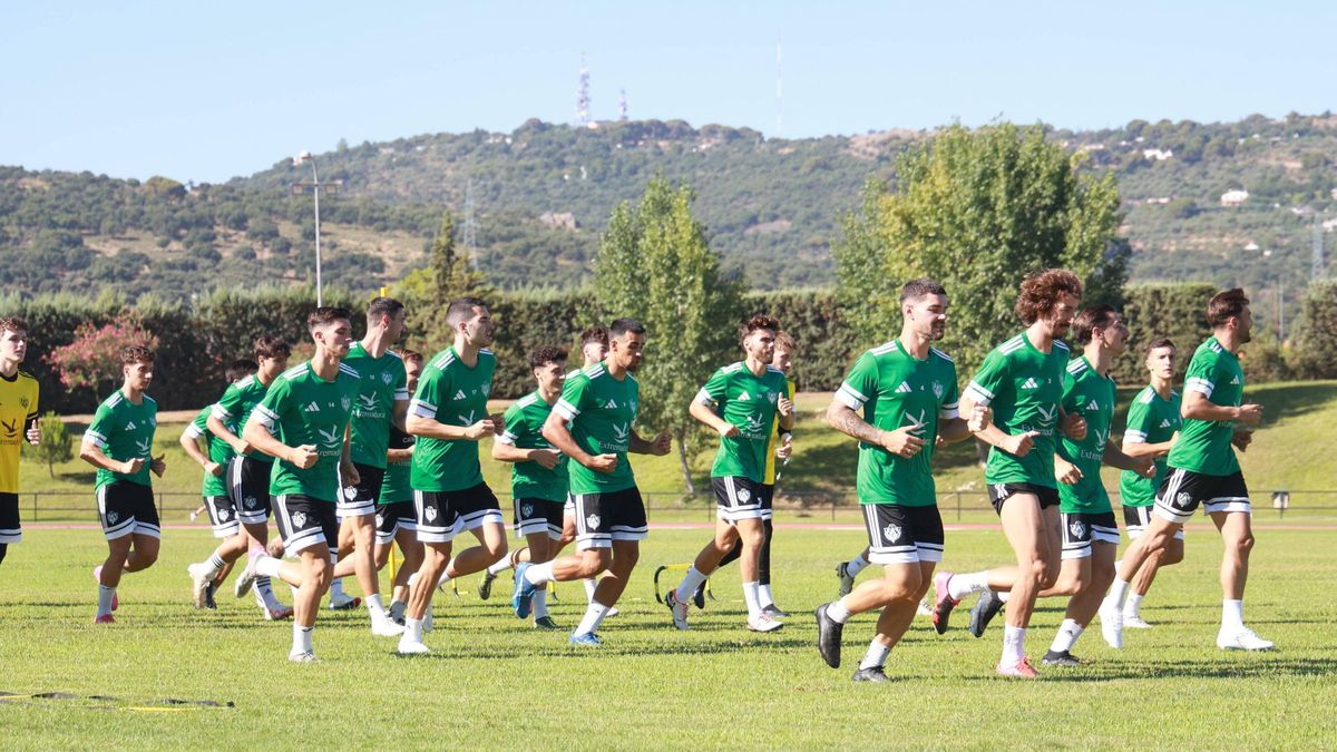 Primer entrenamiento del Cacereño 2025-2026
