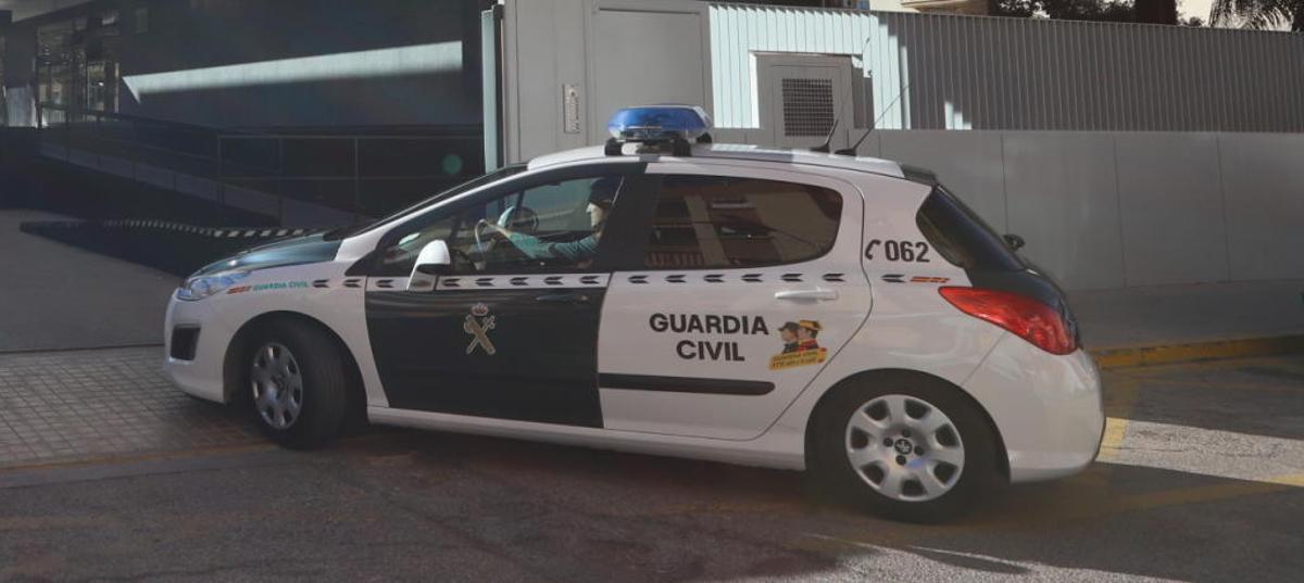 La Guardia Civil ha detenido a tres personas.