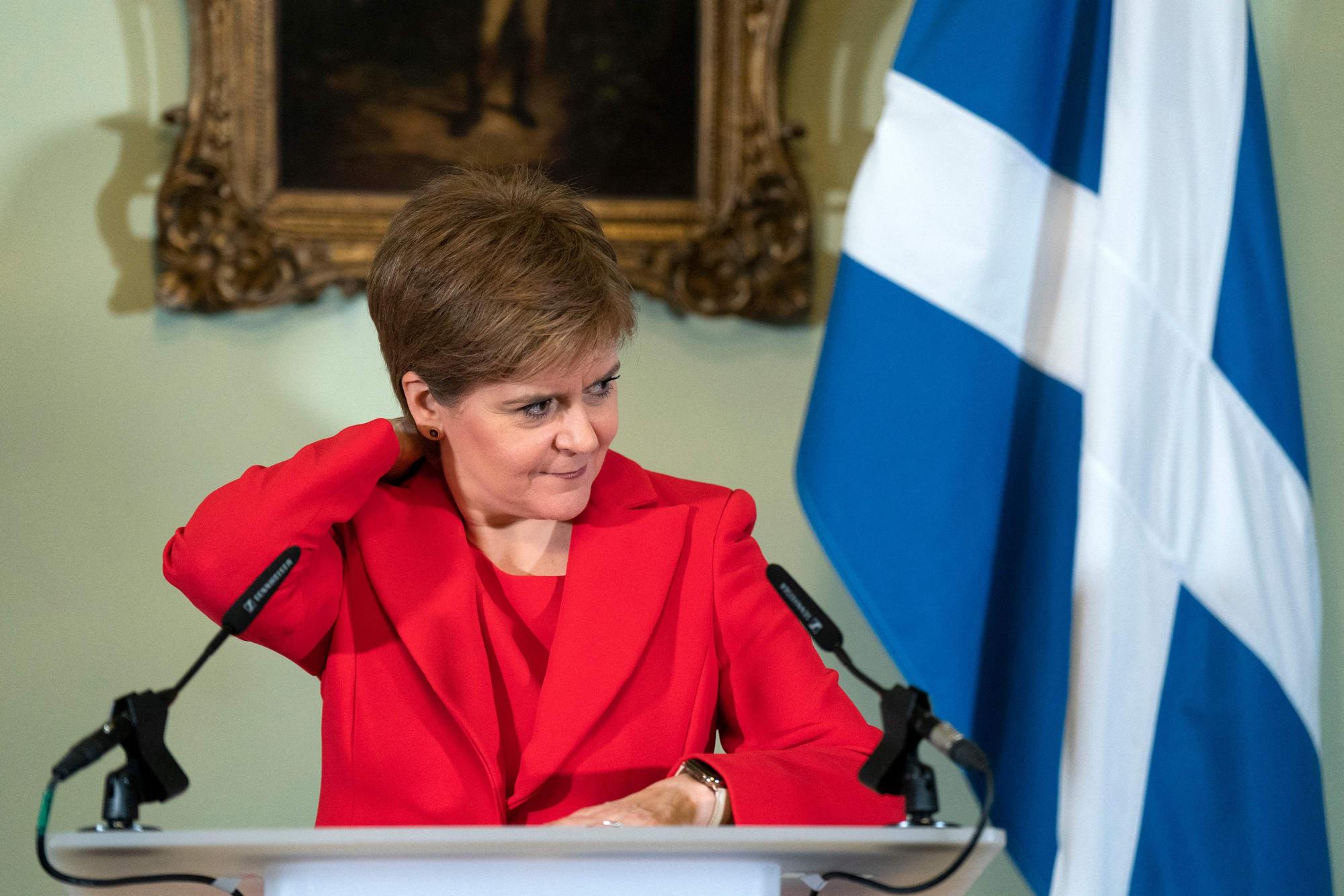 La ministra principal de Escocia, Nicola Sturgeon, en la rueda de prensa en la que anunció su intención de dimitir.