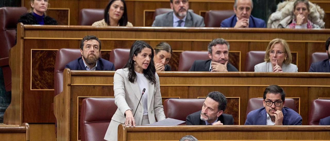 La presidenta de Ciudadanos, Inés Arrimadas, en una sesión plenaria, en el Congreso de los Diputados, a 15 de diciembre de 2022, en Madrid (España).