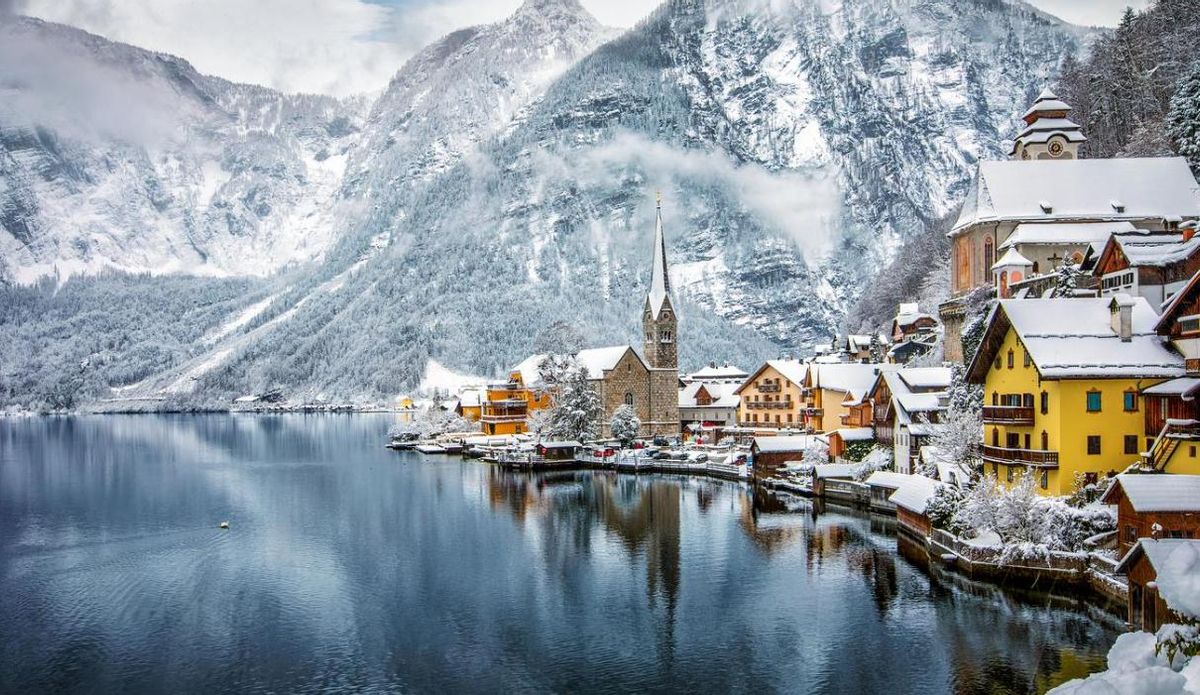 Aunque Hallstatt es hermoso durante todo el año, el invierno es ideal para los fans de Frozen, ya que el paisaje nevado añade un toque mágico.
