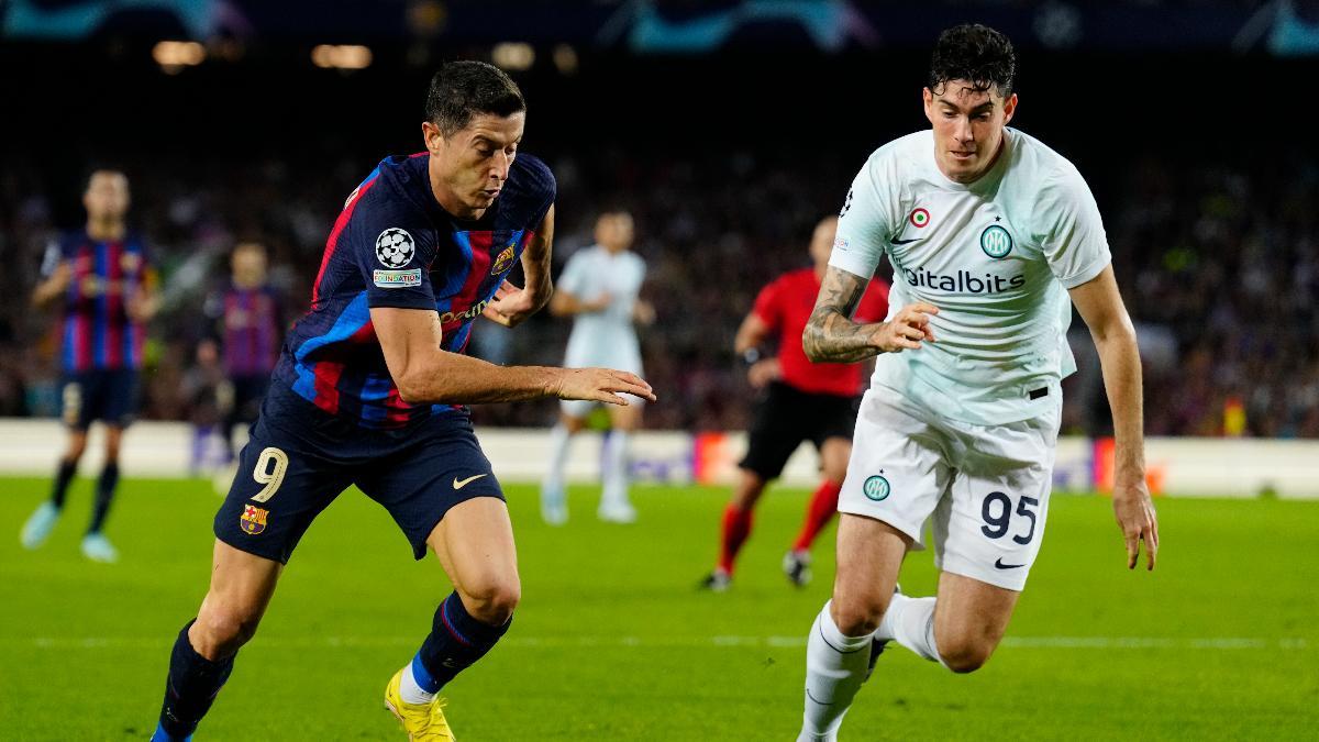 Bastoni vuelve a mofarse del Barça: "Jugar en el Camp Nou no es para nada estresante"