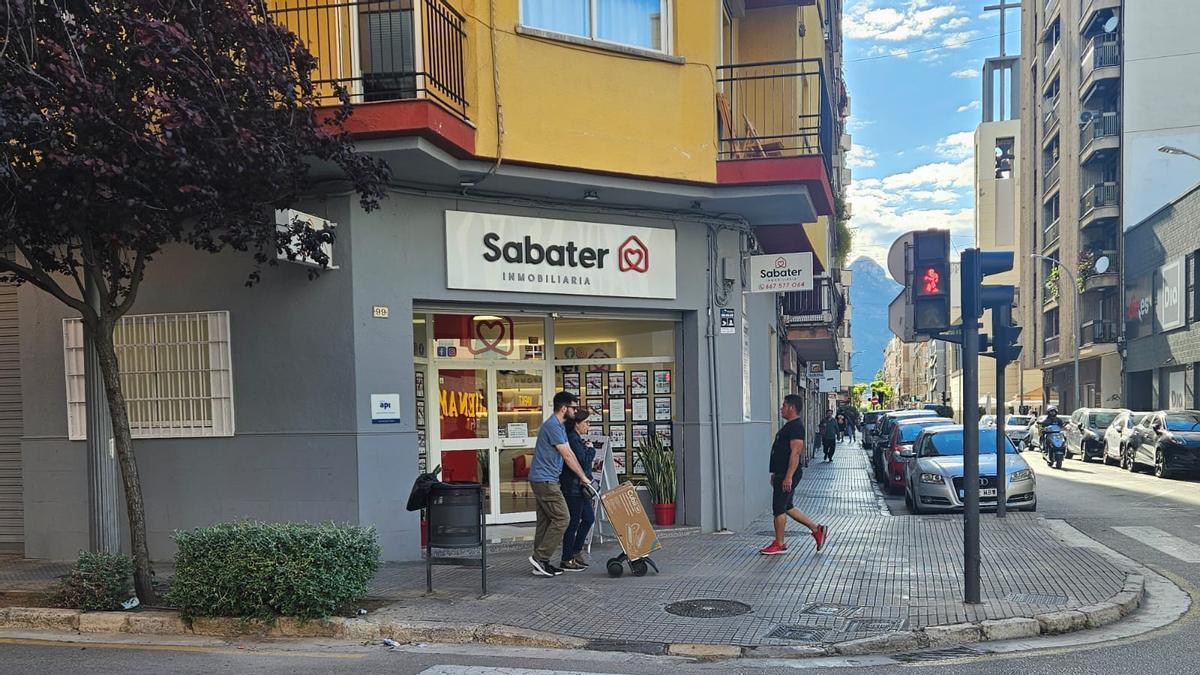 Una inmobiliaria del centro de Gandia, en una imagen de archivo.