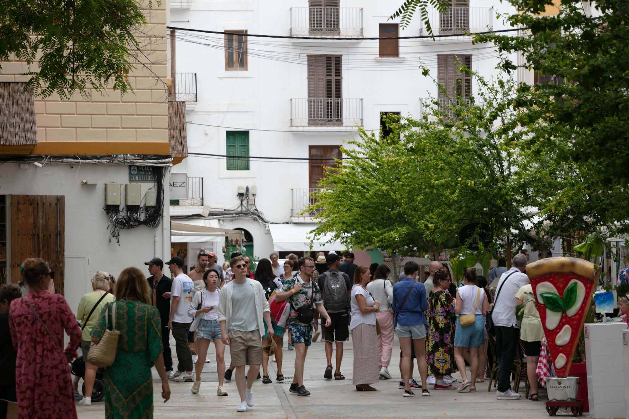 Galería de imágenes de la masificación de turistas en la ciudad de Ibiza a principios de junio
