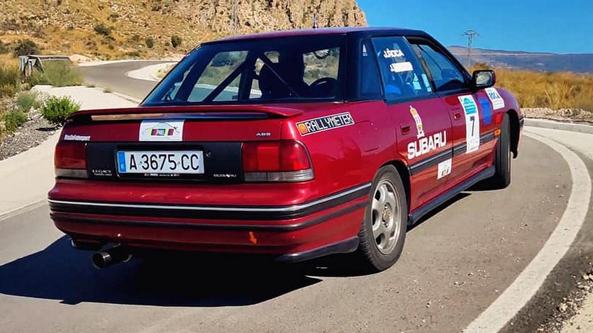 J. Roca, con su subaru, en un de los tramos de la prueba.