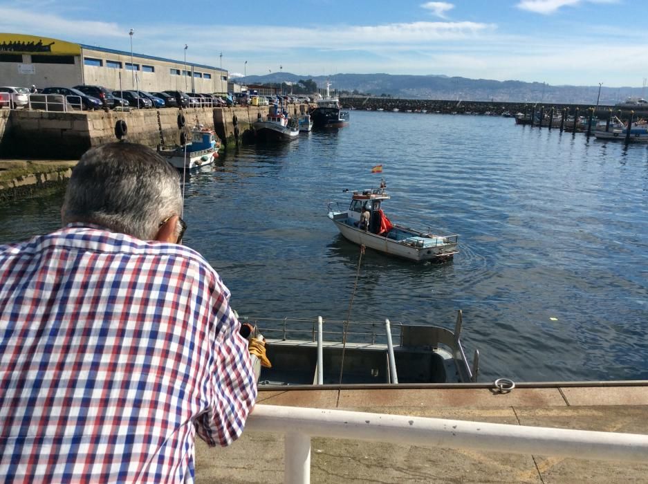 Tibio arranque del libre marisqueo en Cangas