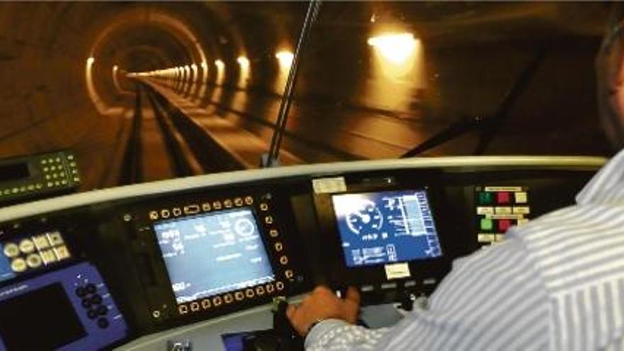 El túnel del Pertús, a l&#039;interior del qual hi ha la frontera entre França i Espanya, vist des del &quot;tren laboratori&quot;.