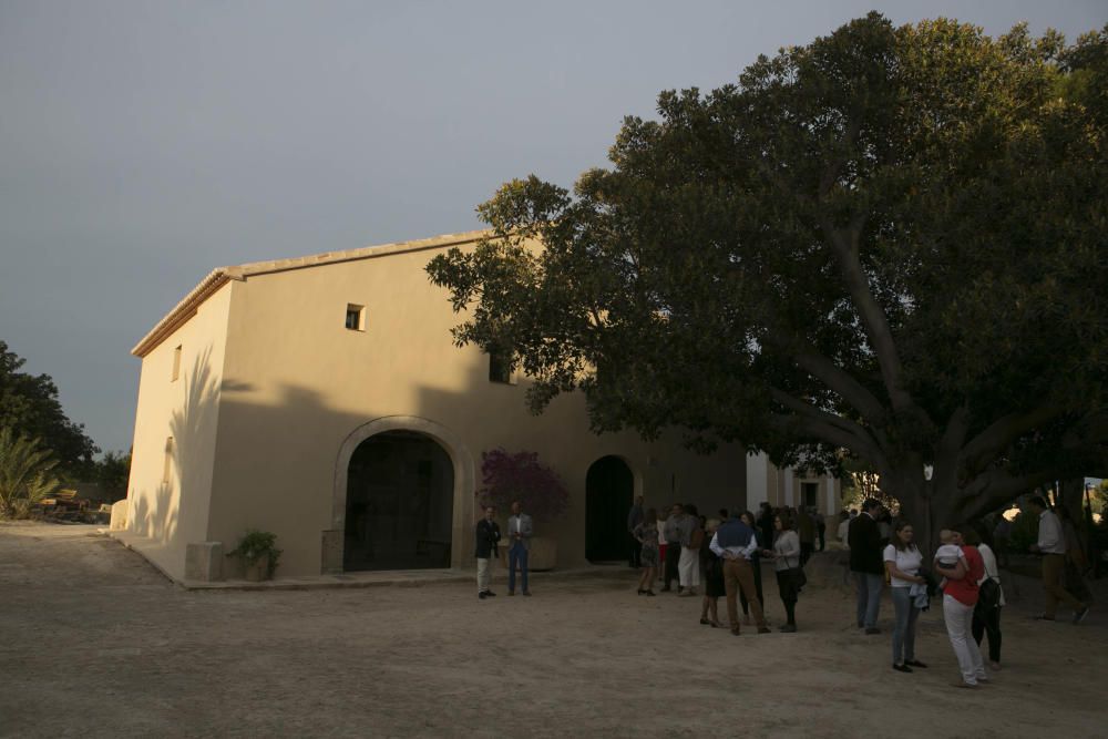 Eliseo Pascual inaugura la exposición de fotografía «Las luces de Torre Juana».