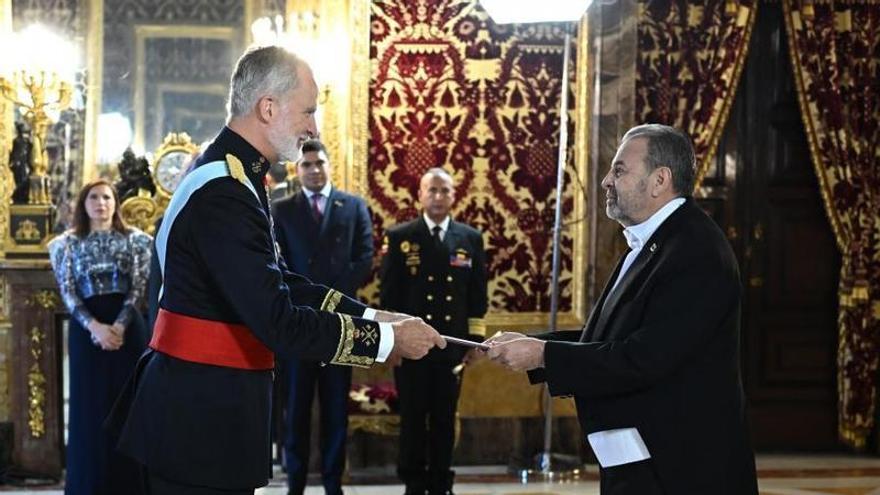 El Rey acredita al primer embajador de la Venezuela post-Maduro, cercano a Zapatero
