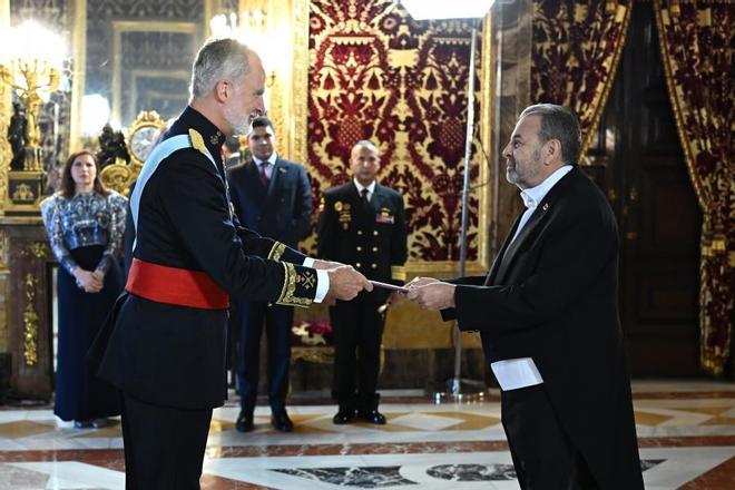 El Rey acredita al primer embajador de la Venezuela post-Maduro, cercano a Zapatero