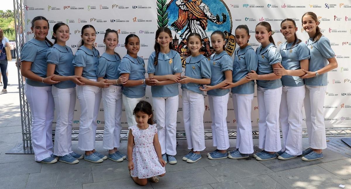 La fiesta de los falleros infantiles con el concurso de dibujo de la JCF