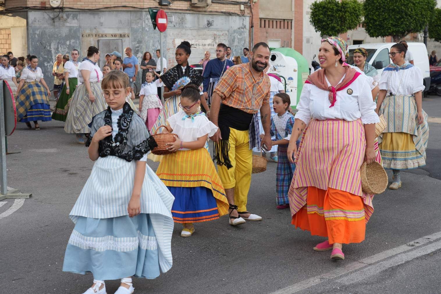 El Grau da inicio a las fiestas de Sant Pere con pólvora, bous y música