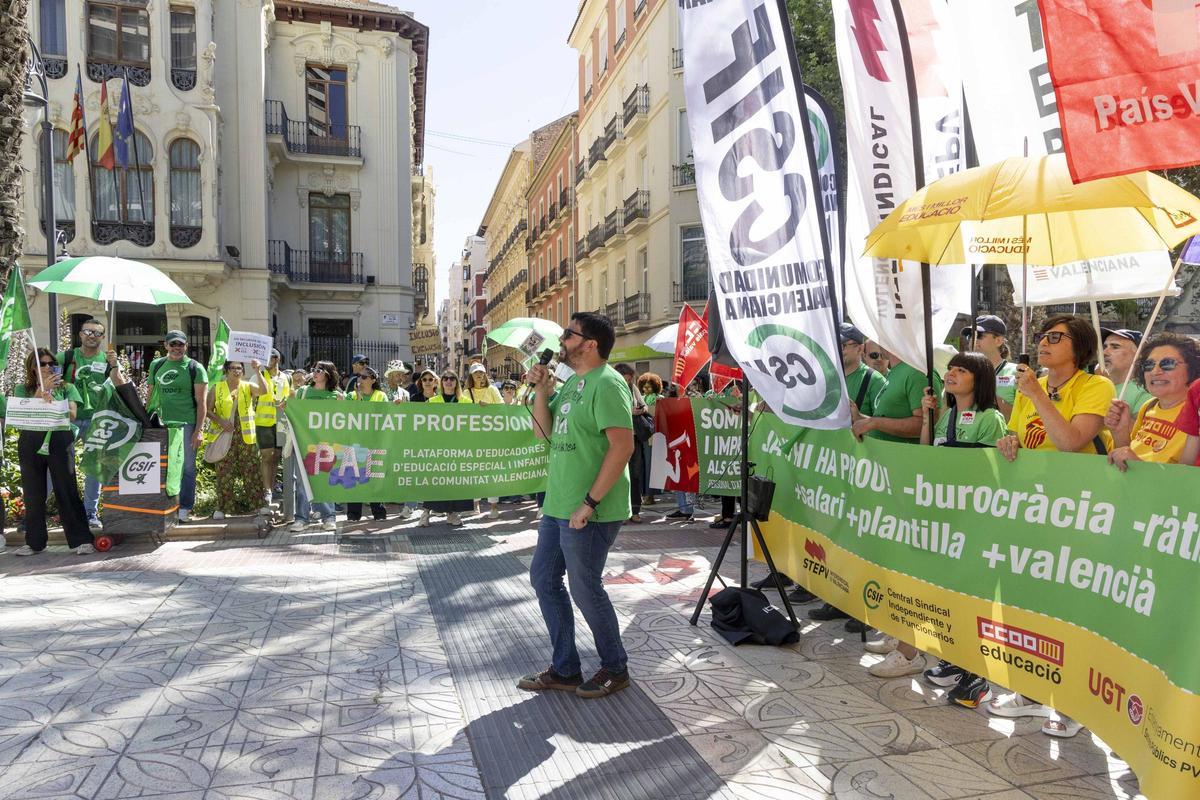 Noveno día de huelga de profesores: la lucha docente sigue viva en Alicante Noveno día de huelga de profesores: la lucha docente sigue viva en Alicante