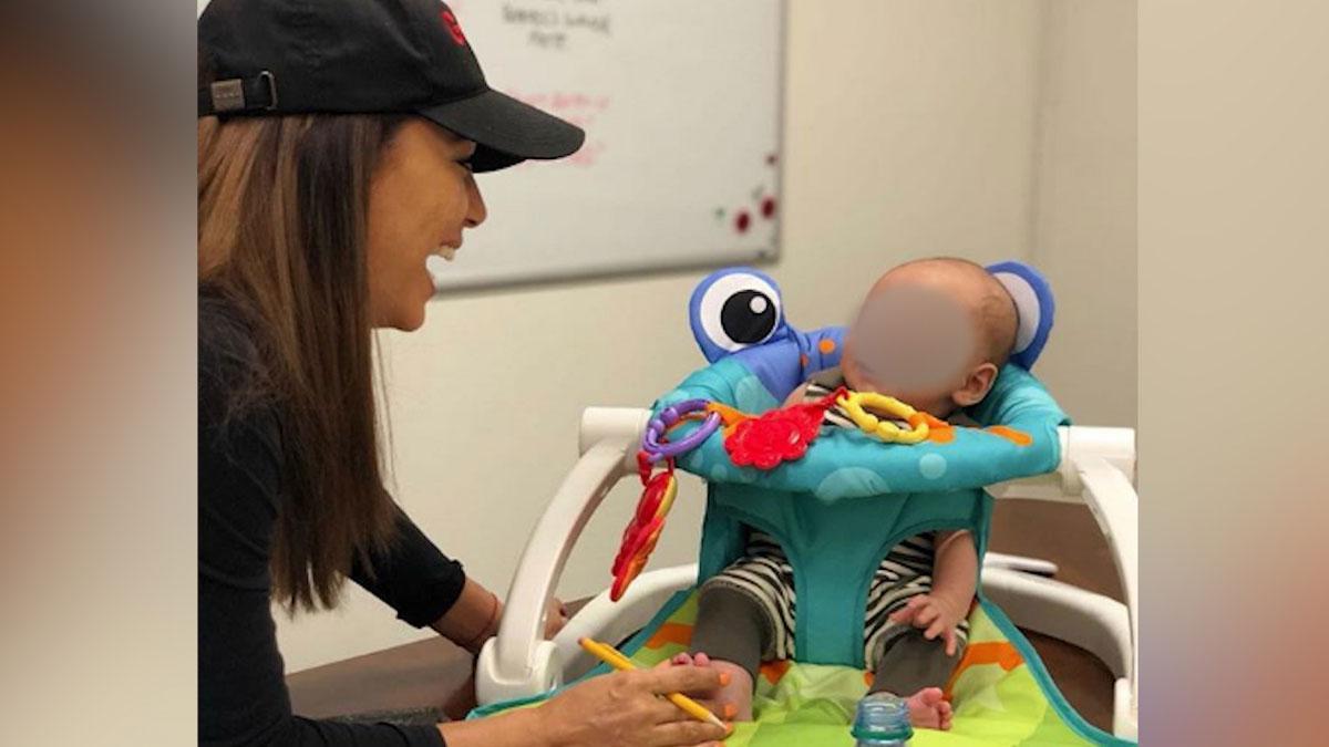 Eva Longoria vuelve al trabajo acompañada de su bebé.