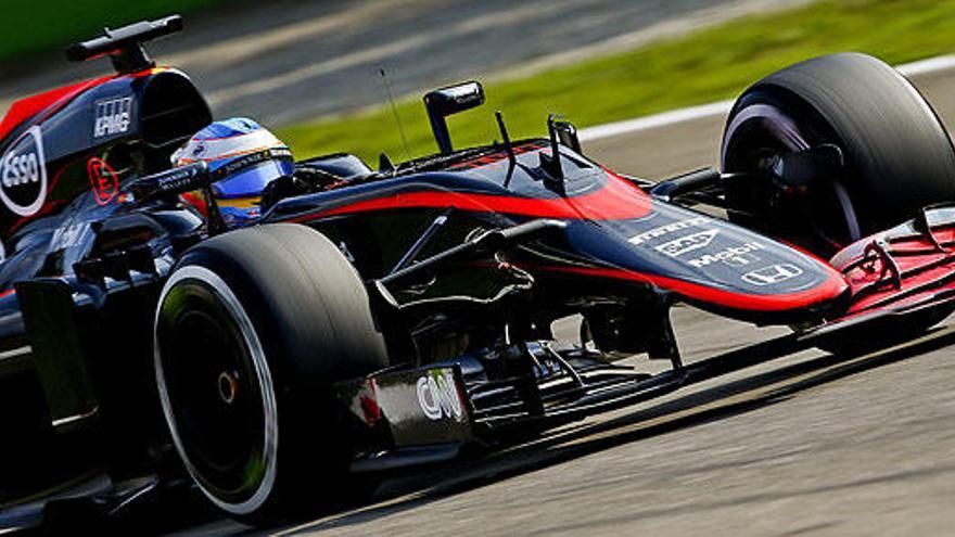 Alonso, durante las pruebas libres de Monza.