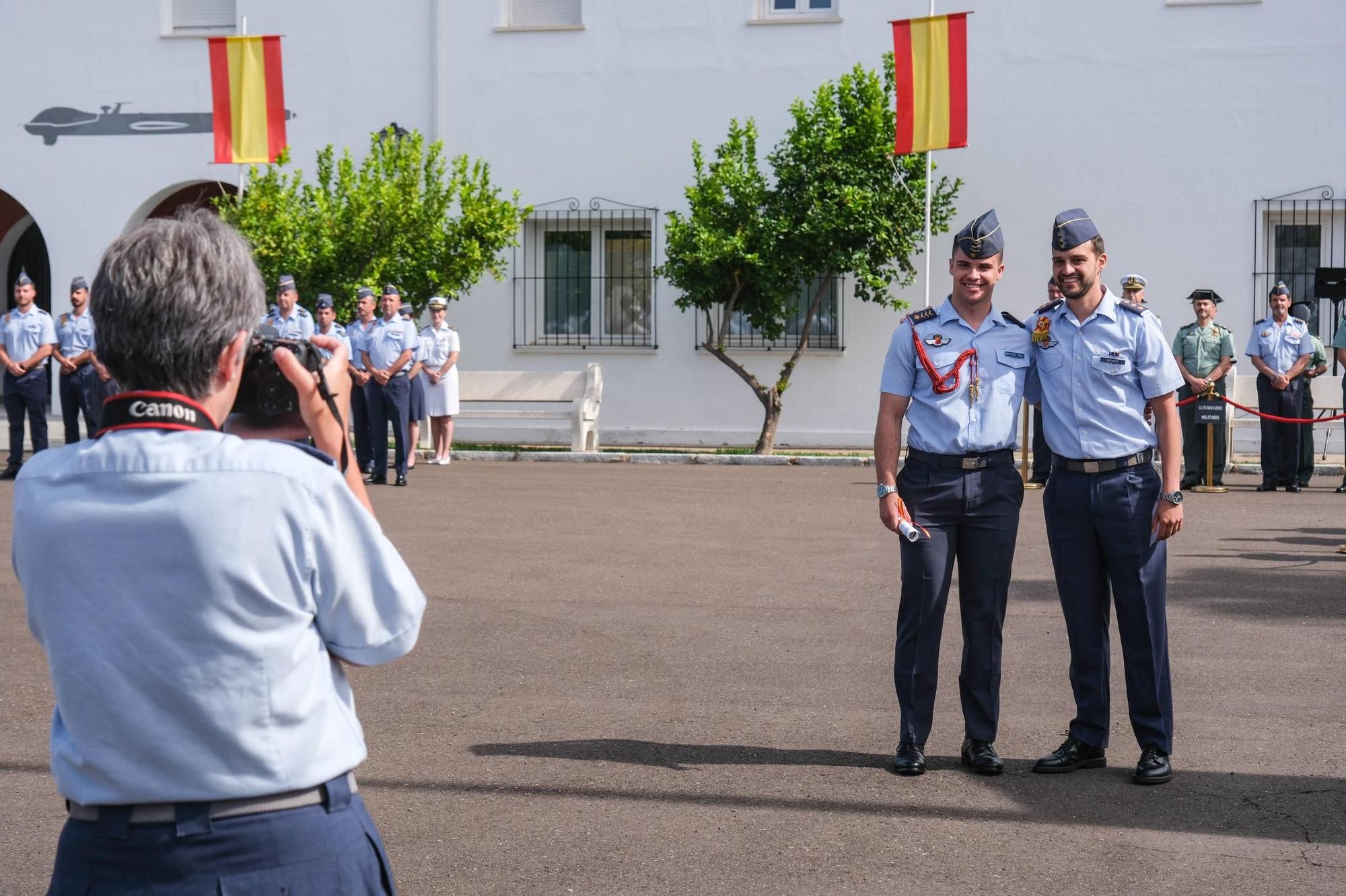 11 nuevos pilotos de caza finalizan su formación en la Base Aérea de Talavera la Real