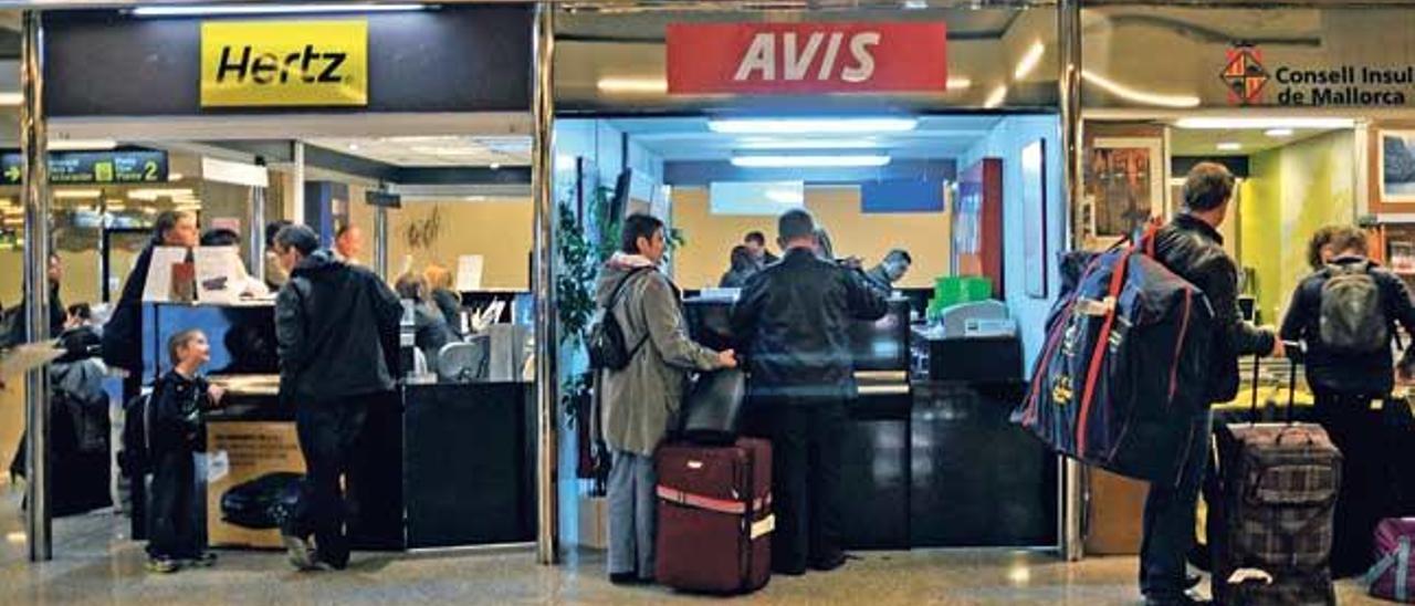 Oficinas de varias empresas de alquiler de coche ubicadas en Son Sant Joan.