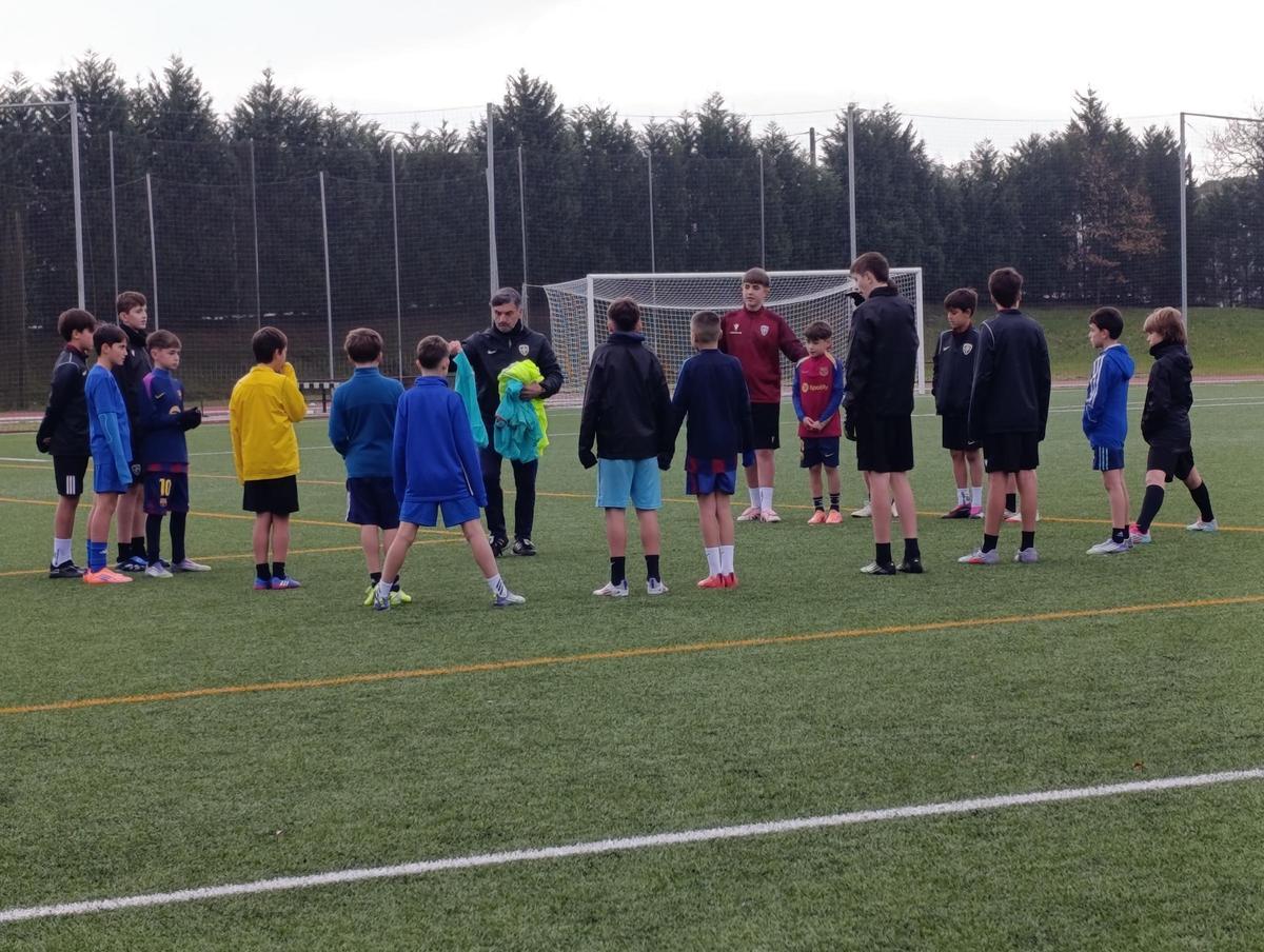 Montse Tomé comparte la Nochebuena con los niños del Atlético de Lugones