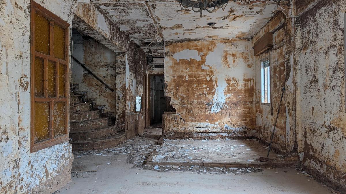 Estado de una de las casas del barrio de la Fuente, un año después de la dana