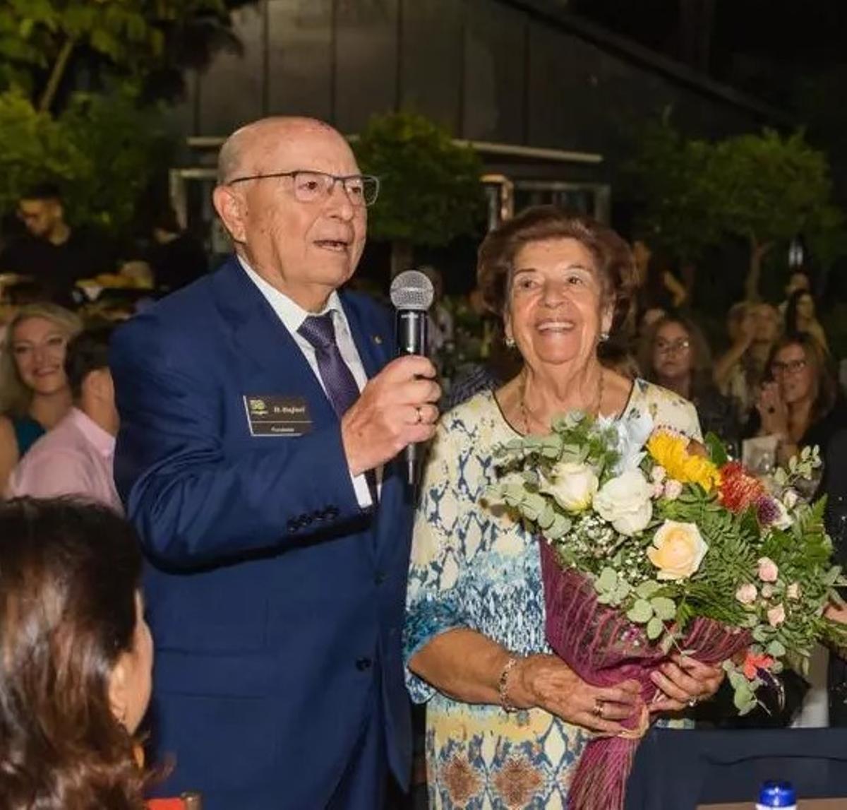 Rafael Bernabéu junto a su esposa en el acto del 50 aniversario de J'Hayber