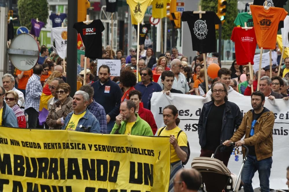 Manifestación "Pasacalles por la digindad" en Gijón