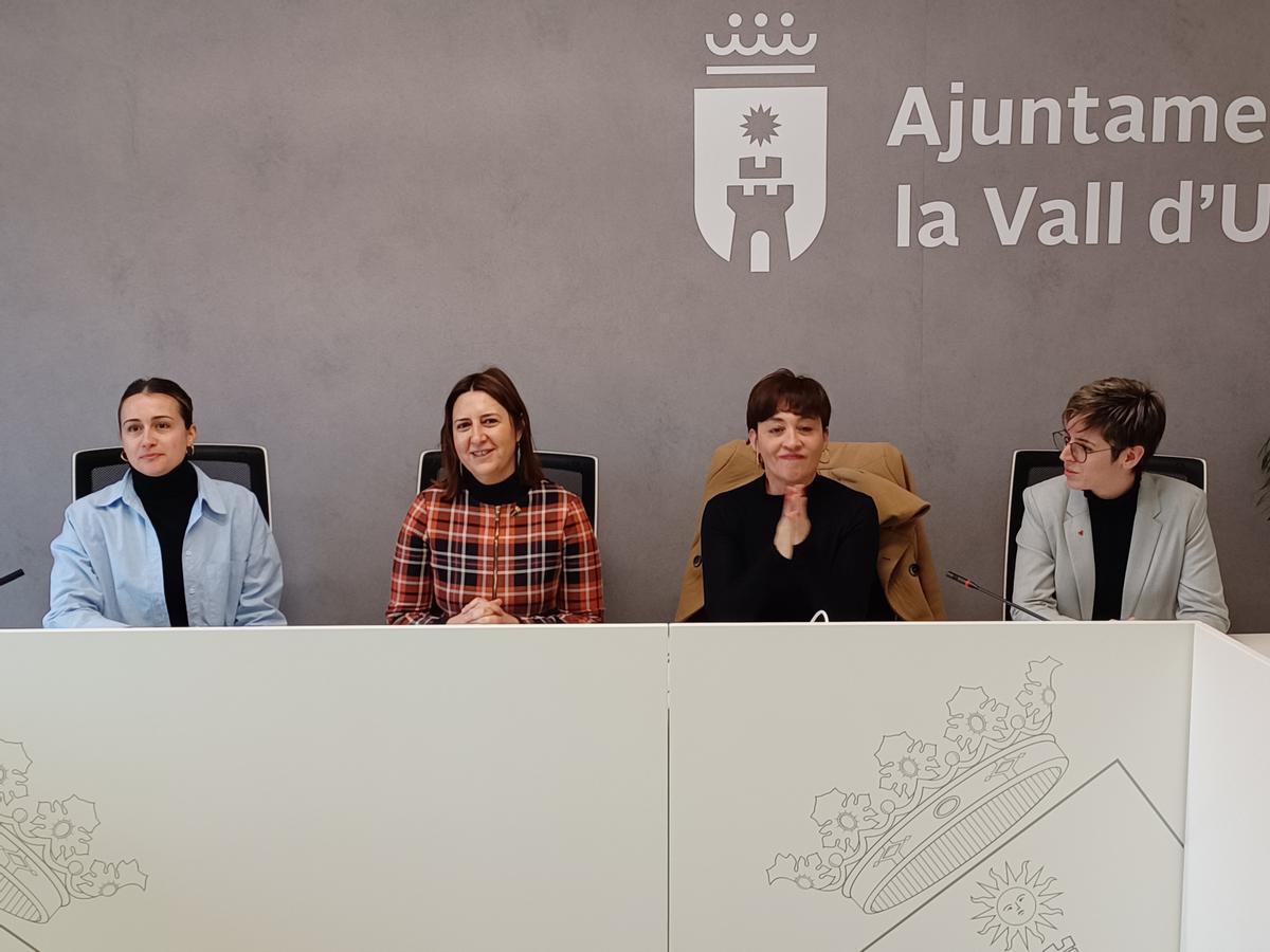 Otra foto de la visita de la consellera a la Vall.