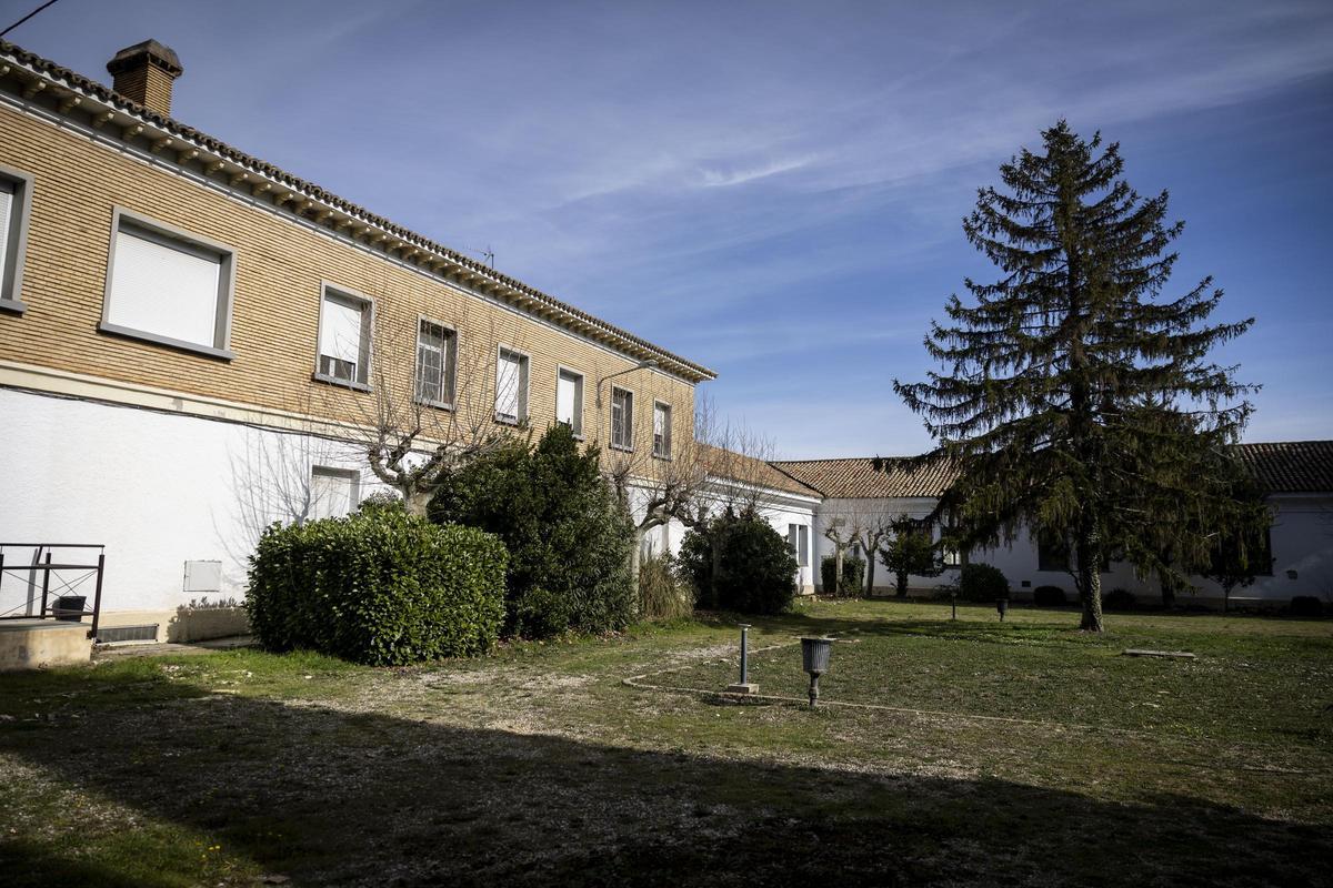 En imágenes | Así está la abandonada escuela de aviación del Aeropuerto de Huesca