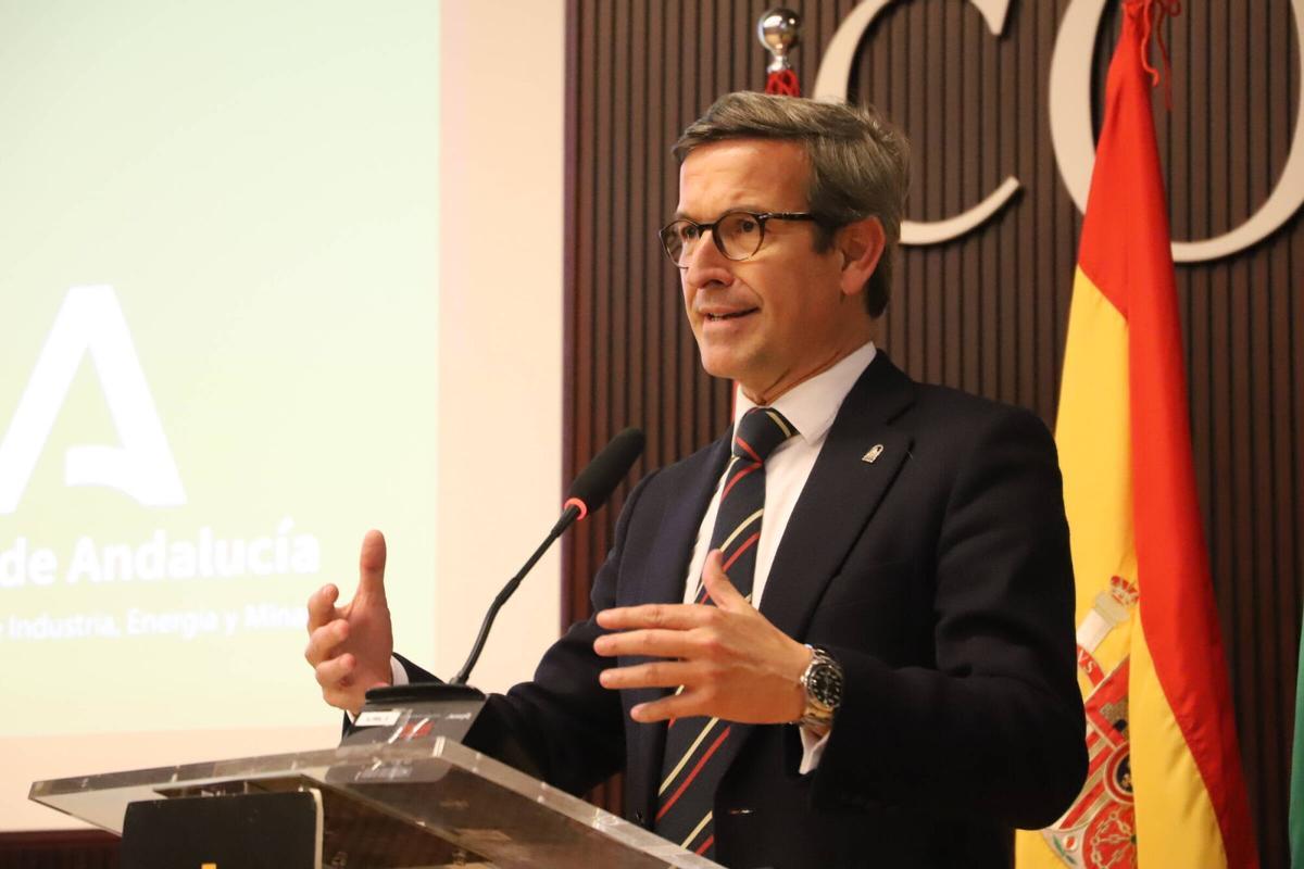 Córdoba El consejero de Industria, Energía y Minas de la Junta de Andalucía, Jorge Paradela, presenta en el Centro de Recepción de Visitantes de Córdoba los nuevos Incentivos Integrados de Competitividad y Energía para las cadenas de valor industrial, el hidrógeno renovable, la minería sostenible y los espacios productivos en Andalucía