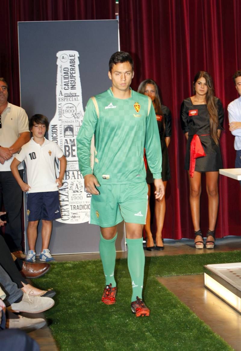 Fotogalería: presentación de las equipaciones del Real Zaragoza para esta temporada