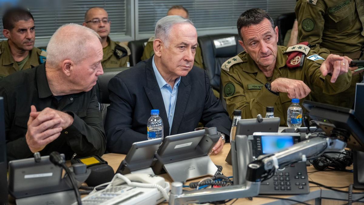 Archivo - Benjamin Netanyahu, Yoav Gallant y Herzi Halevi.
