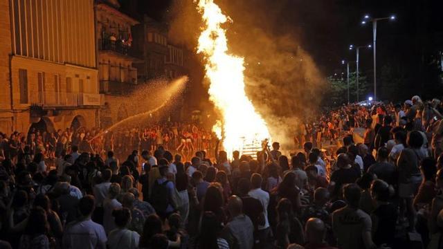 Hoguera de la pasada edición de San Xoán en O Berbés.