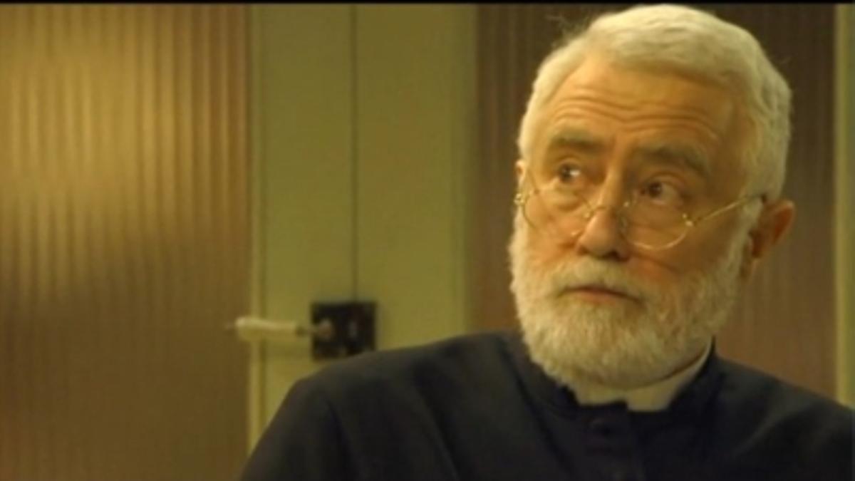 Gonzalo Rei, como Crisanto en 'Padre Casares'