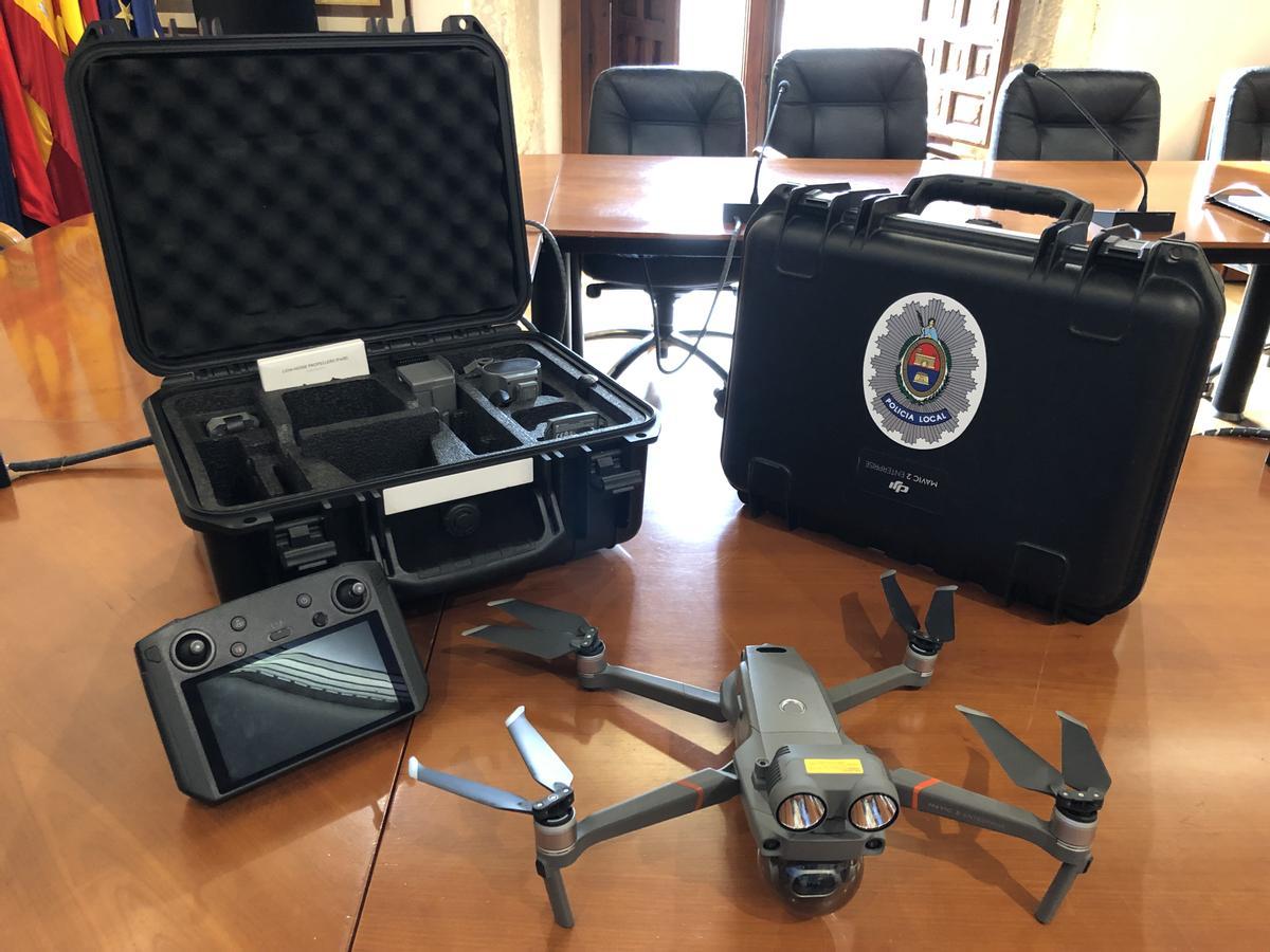 Los drones de la Policía Local que vigilarán los cultivos de la granada mollar.