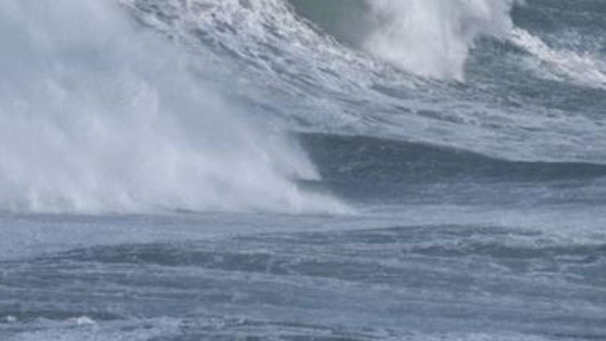 El mar de fondo por la borrasca Hipólito dejará olas de hasta cuatro metros en Canarias