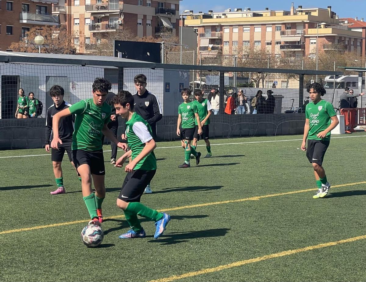 Un equip de l'Atlètic Club Lloret jugant un partit al camp de futbol del Molí.