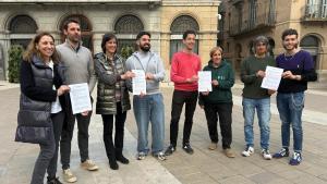 Representantes de ERC, Comuns y Poble Actiu muestran el preacuerdo que la militancia ha tumbado.