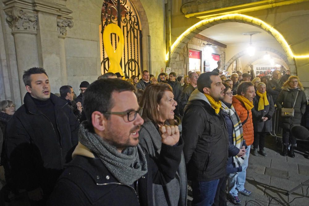 Concentració a la plaça del Vi contra la resolució de la JEC sobre Quim Torra i Oriol Junqueras