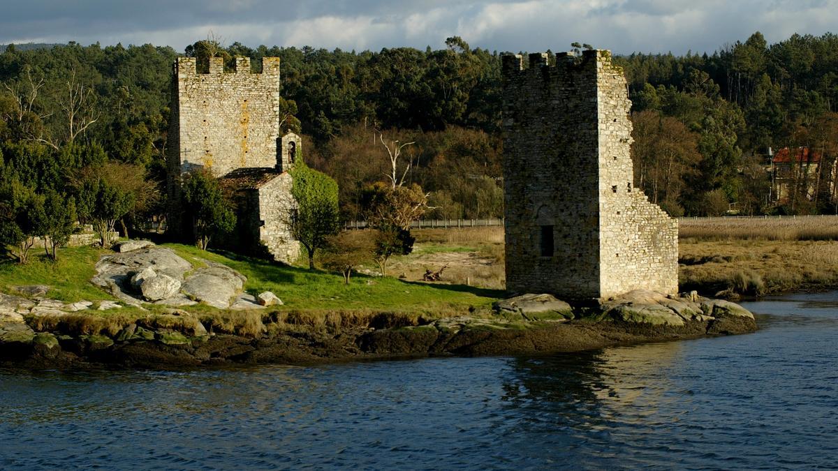 Torres do Oeste en Catoira.