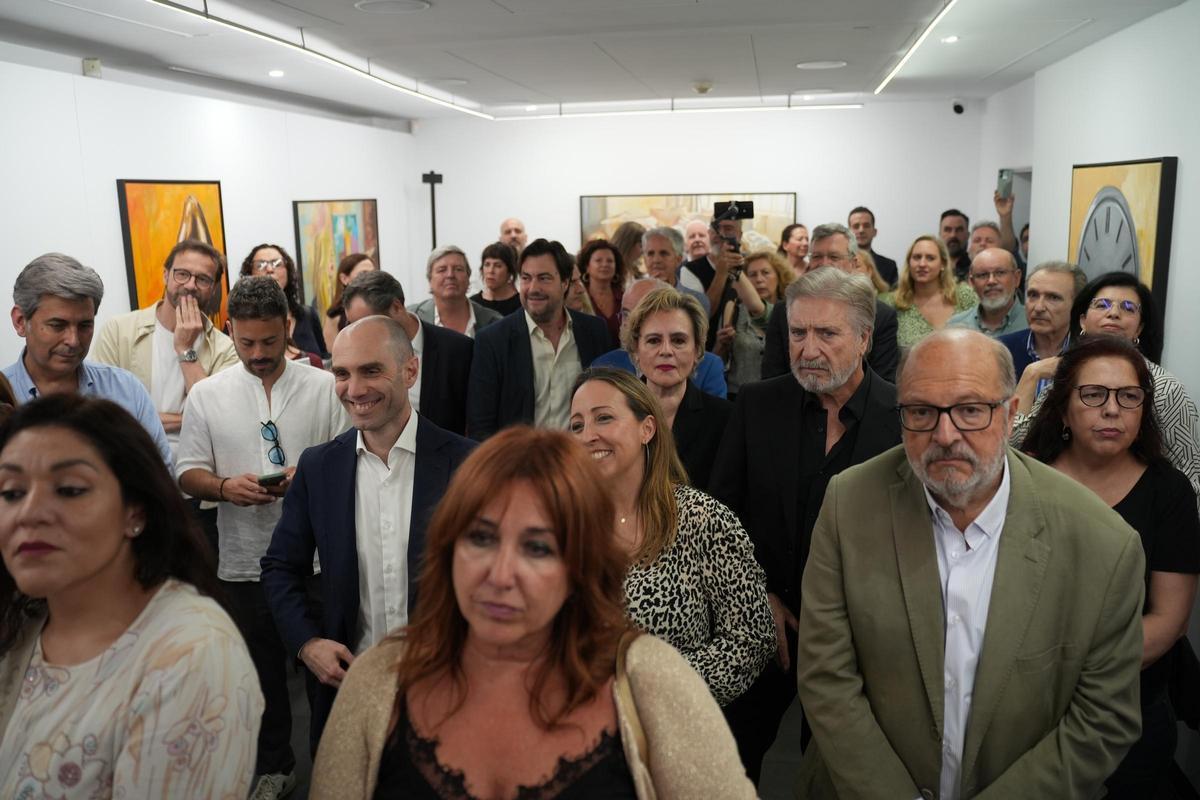 Asistentes a la inauguración de la exposición 'Los pasos del pecado'.