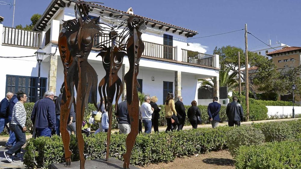 Baile escultórico en Cala Rajada