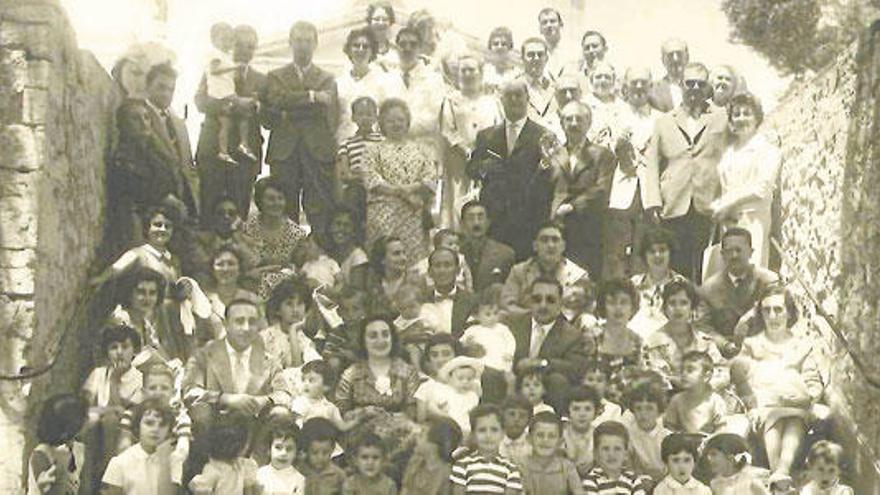 Foto familiar. Más de cien Buades posan en la iglesia de Génova.