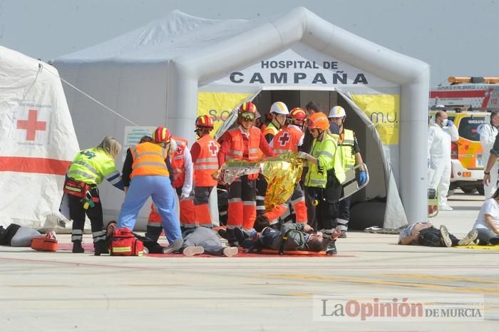 Simulan un accidente aéreo en aeropuerto