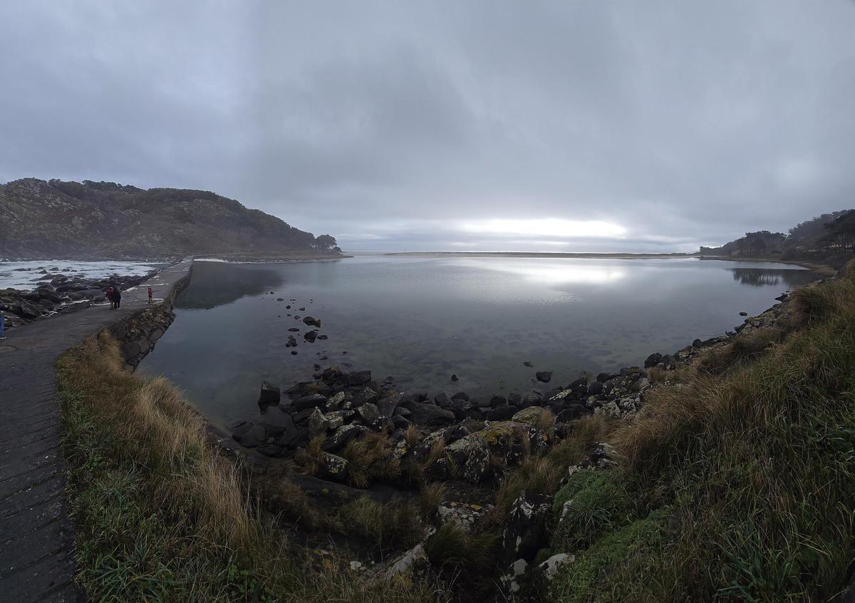 Lago dos Nenos entre la isla del Norte o de Monteagudo y la del Medio o del Faro