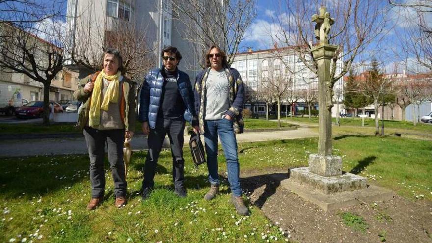 Miembros de la Asociación Can de San Roque, ayer en Portonovo. // Gustavo Santos