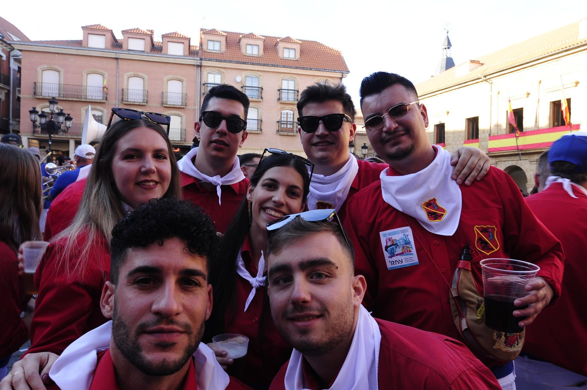 GALERÍA | Búscate en nuestras fotos del chupinazo de las fiestas de Benavente