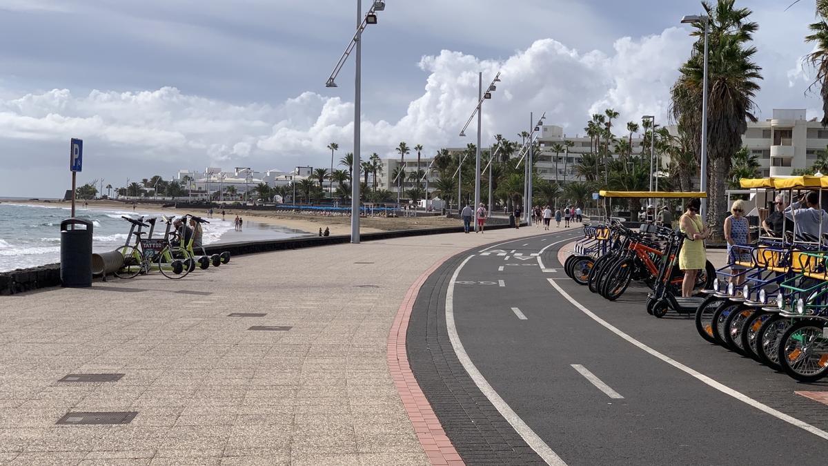 Avenida de Las Playas de Puerto del Carmen.