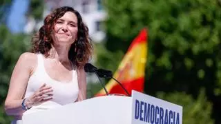 Ayuso denuncia la "dictadura de minorías" y advierte del peligro del nacionalismo: "Menos besos y más verdad"