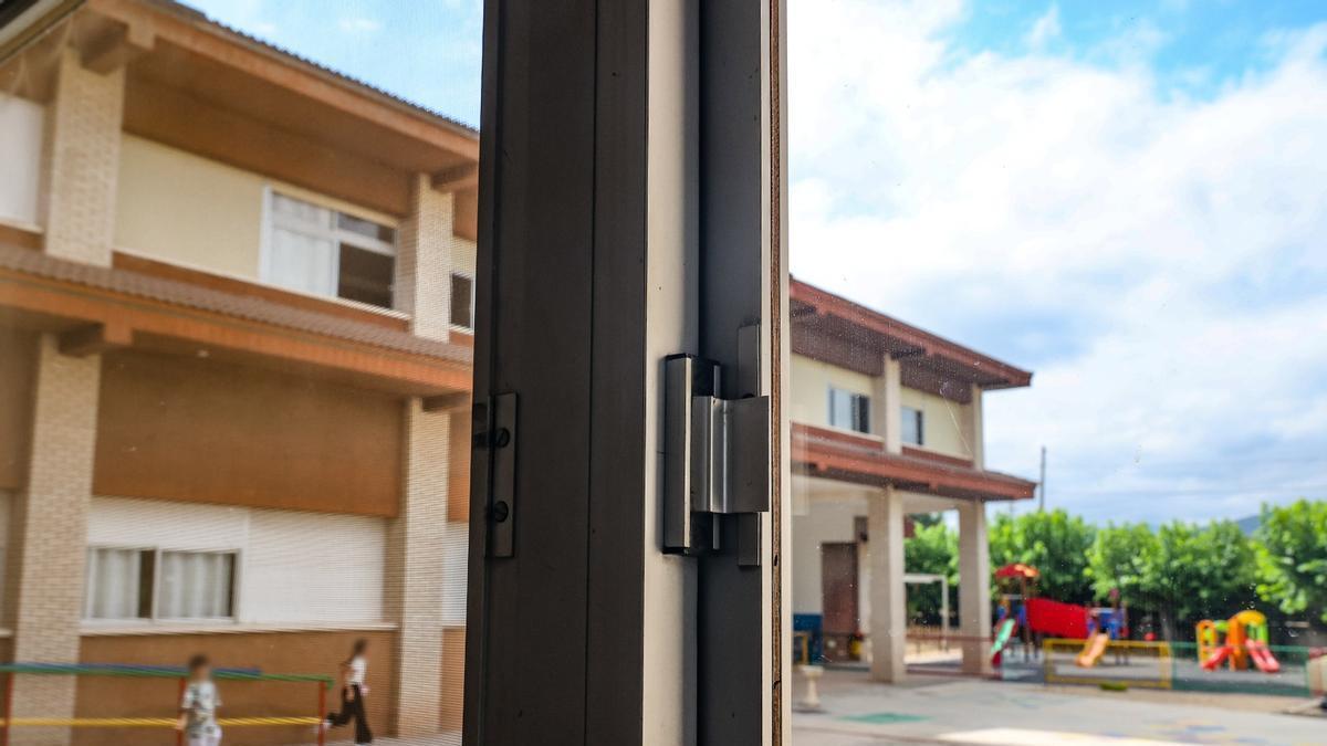 Este es el mejor truco para cerrar bien tus ventanas: "Si haces esto dejará de entrar aire"